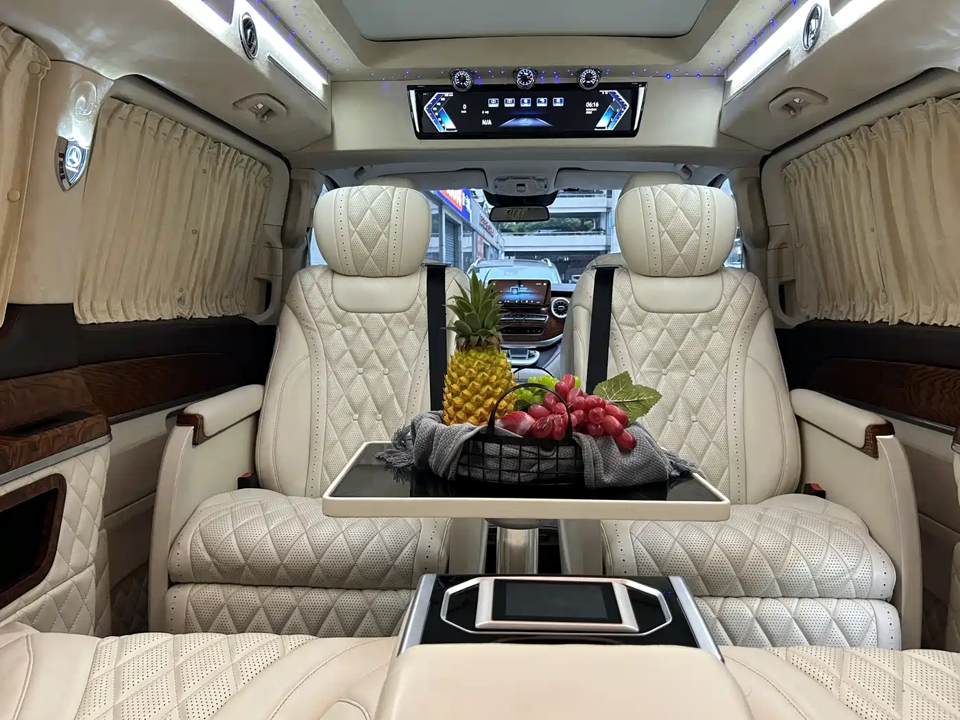 Mercedes-Benz V-Class 2021 V 260 L Long Wheelbase Luxury Edition фото 27