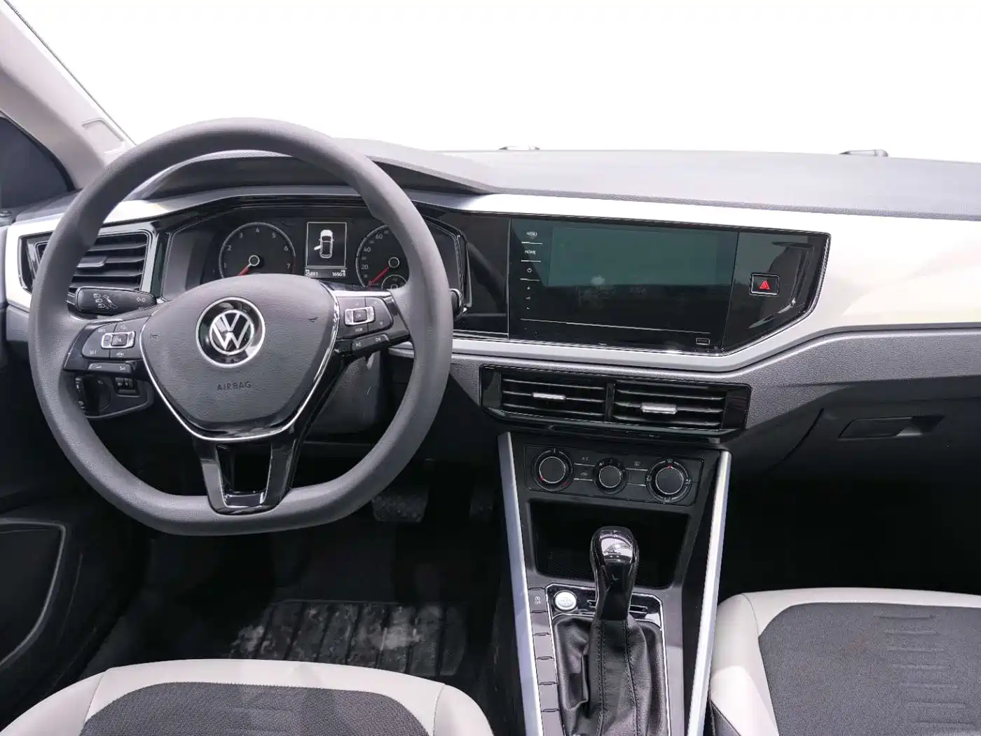 Volkswagen Polo 2021 Plus 1.5L Automatic Colorful Tech Edition фото 14