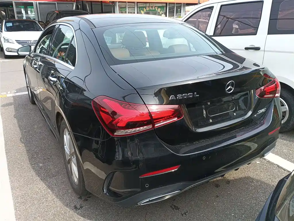 Mercedes-Benz A-Class 2019 Facelift A 200 L Sports Sedan фото 6