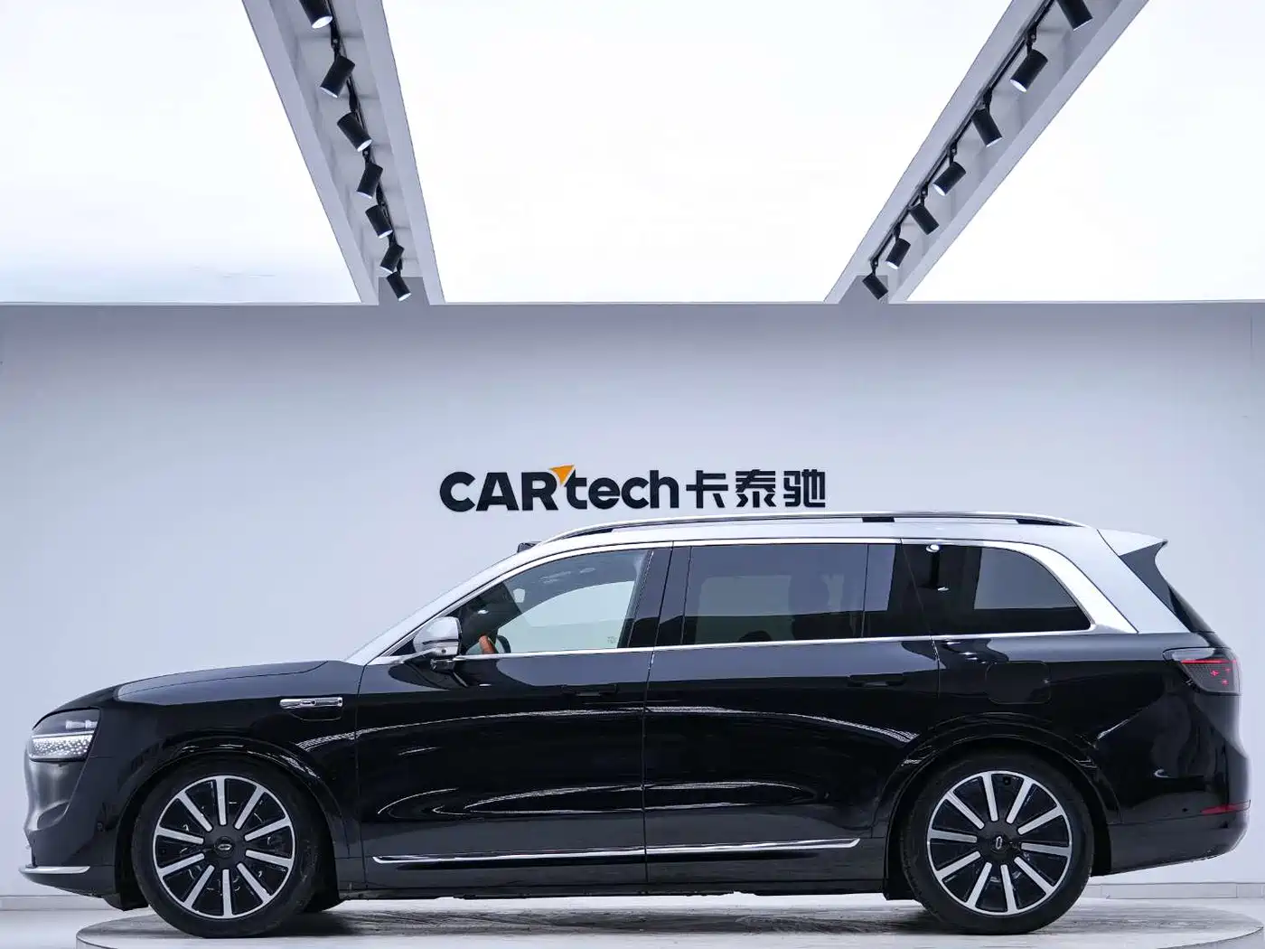 AITO Wenjie AITO M9 2024 Range Extender Max Edition 42kWh 6-seater фото 2