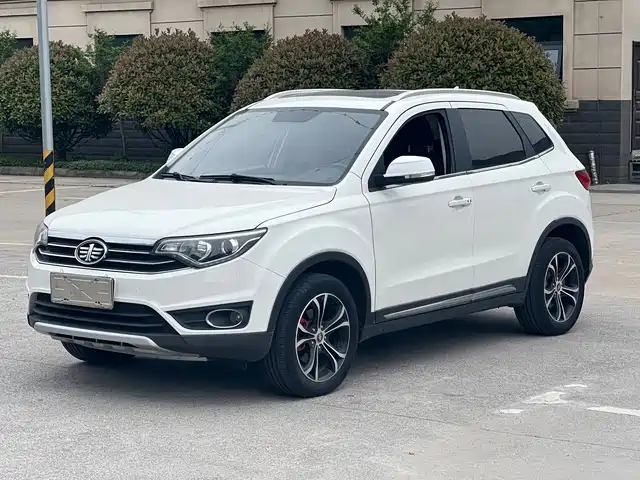 FAW XENIA R7