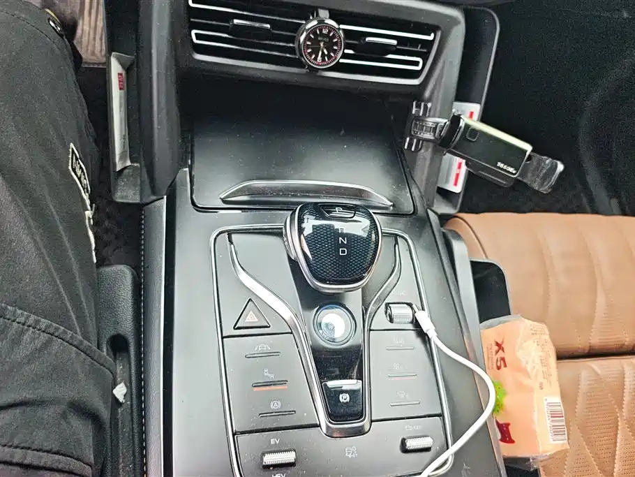BYD Tang New Energy 2021 DM-i 112KM Honor фото 16