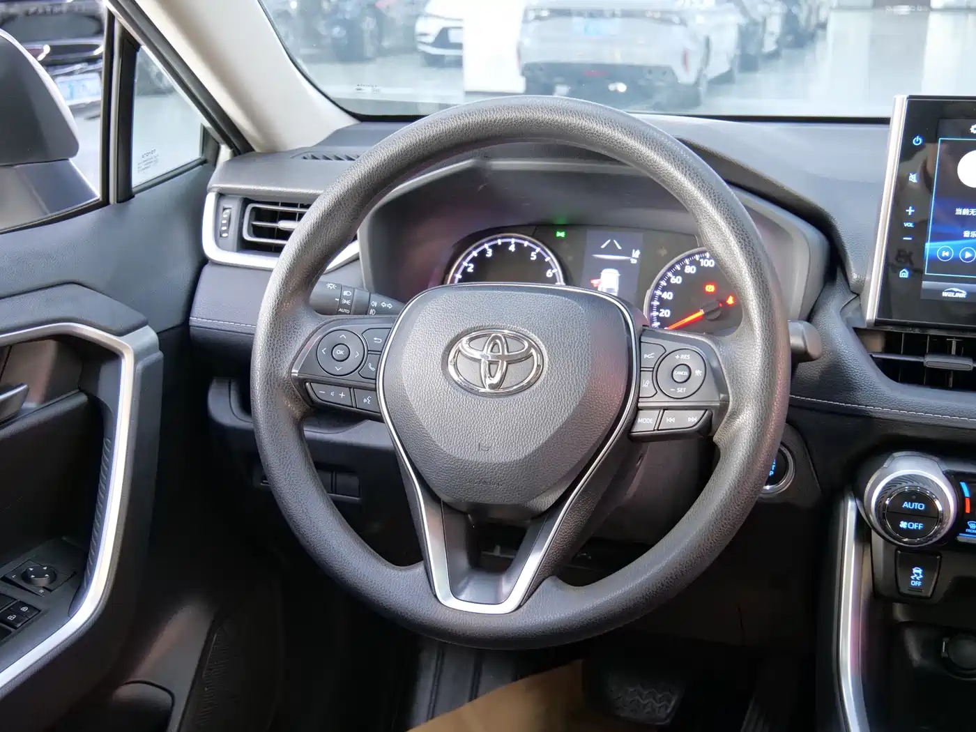 Toyota Wildlander 2020 2.0L CVT 2WD Luxury Edition фото 11