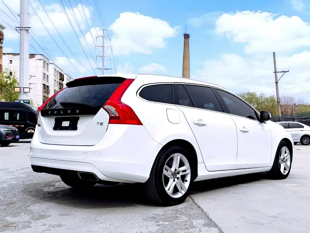 Фото 4 - Volvo V60