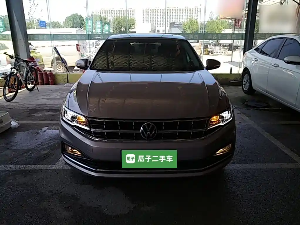 VOLKSWAGEN BORA