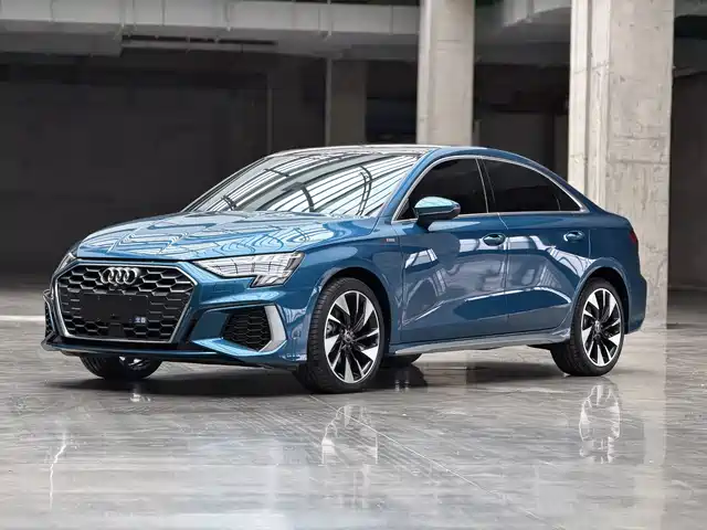 Audi A3 A3L Limousine 35 TFSI, Стиль Спорт