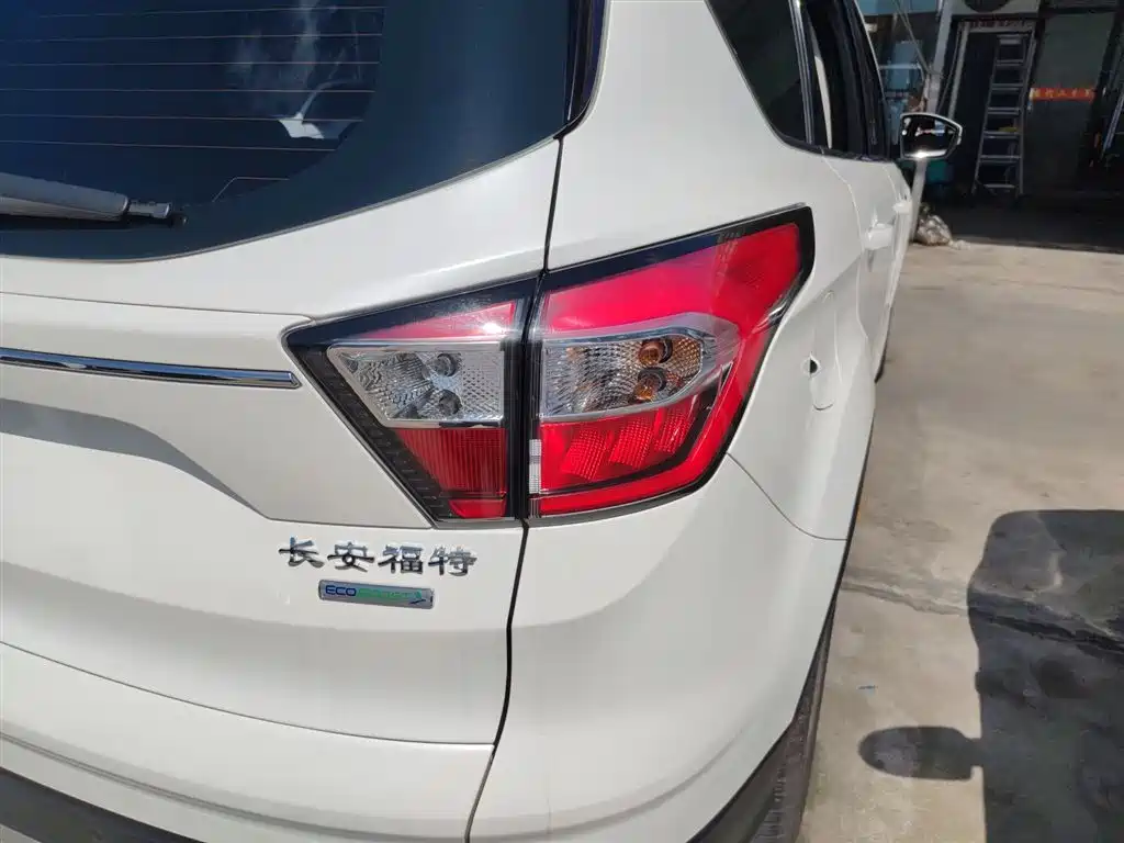 Фото 8 - Ford Kuga
