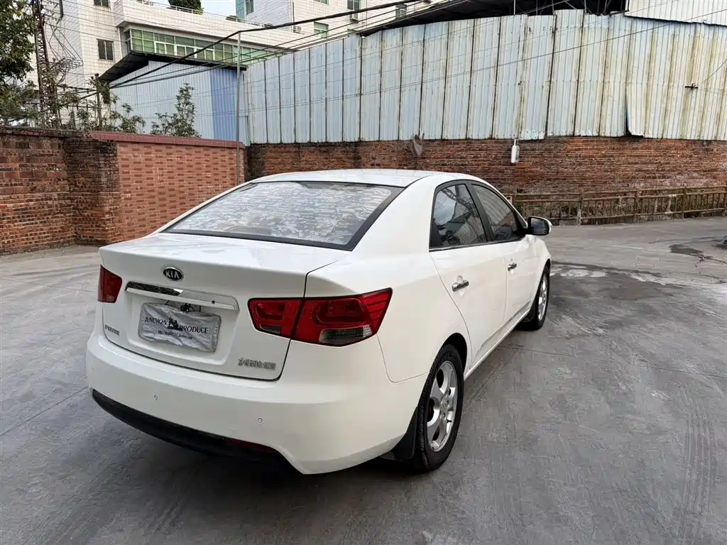 Kia Forte 2012 1.6L AT GLS Commemorative Edition фото 5