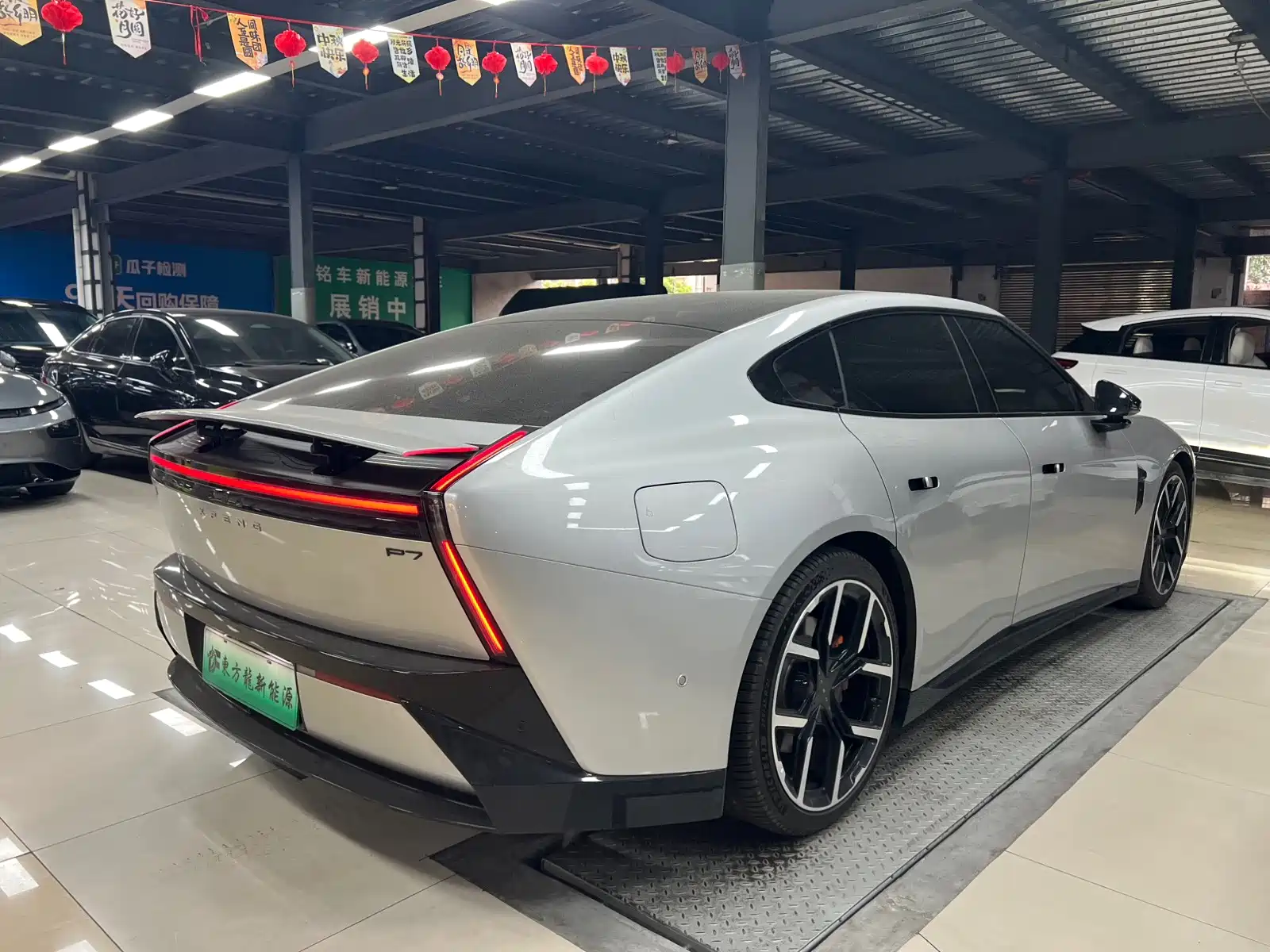 Фото 7 - XPeng P7