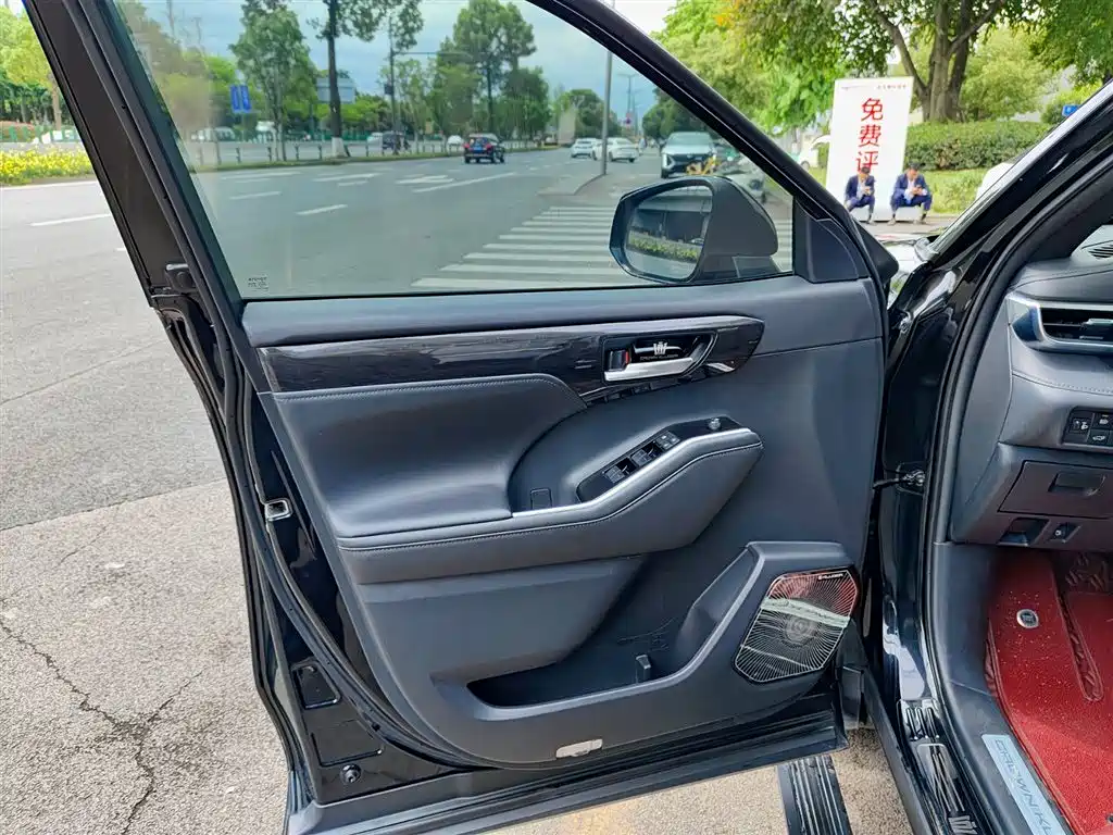 Toyota Crown Kluger 2022 2.0T 4WD Dynamic Edition фото 6