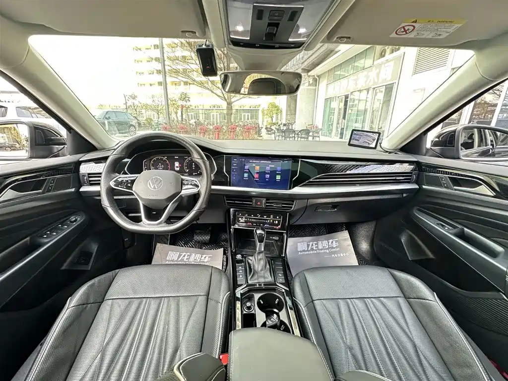 Volkswagen Passat 2022 330TSI Starlight Luxury Edition фото 5