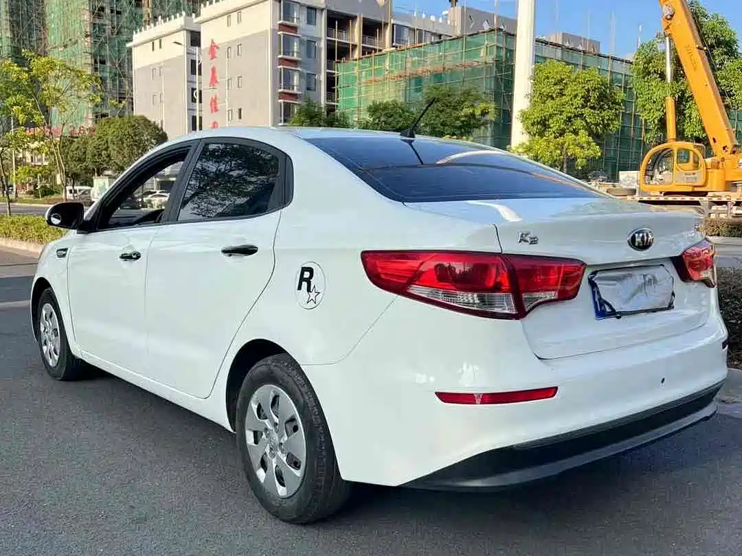 Kia K2 2017 2015 Sedan 1.4L AT GLS