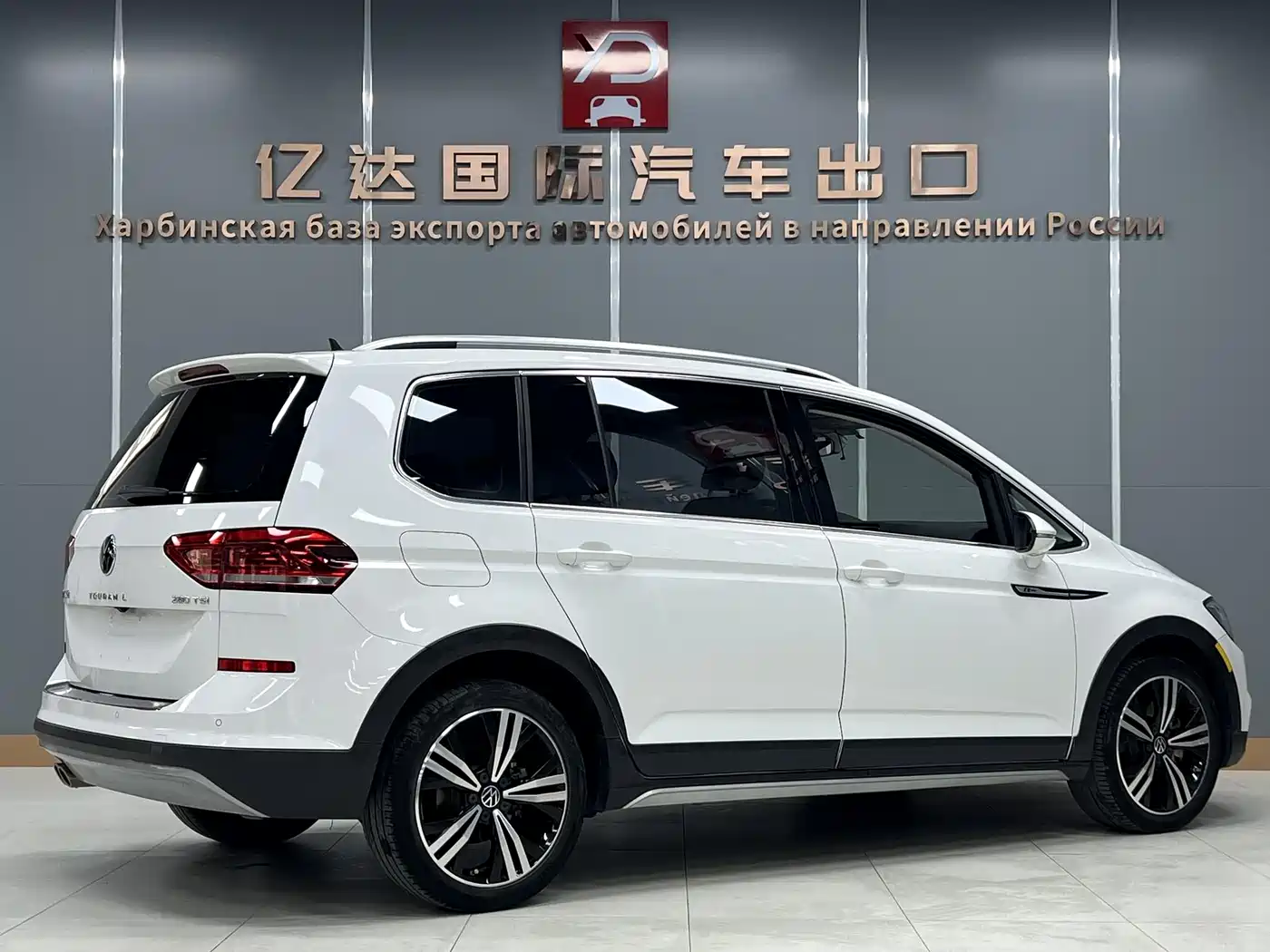 Volkswagen Touran 2021 Touran L 280TSI DSG Cross Luxury 7-Seater фото 6