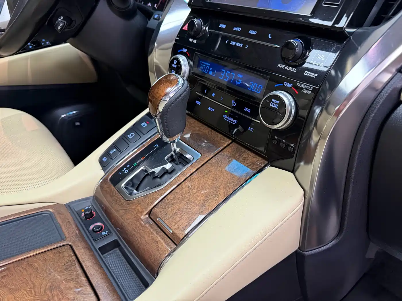 Toyota Alphard 2018 3.5L Premium фото 34