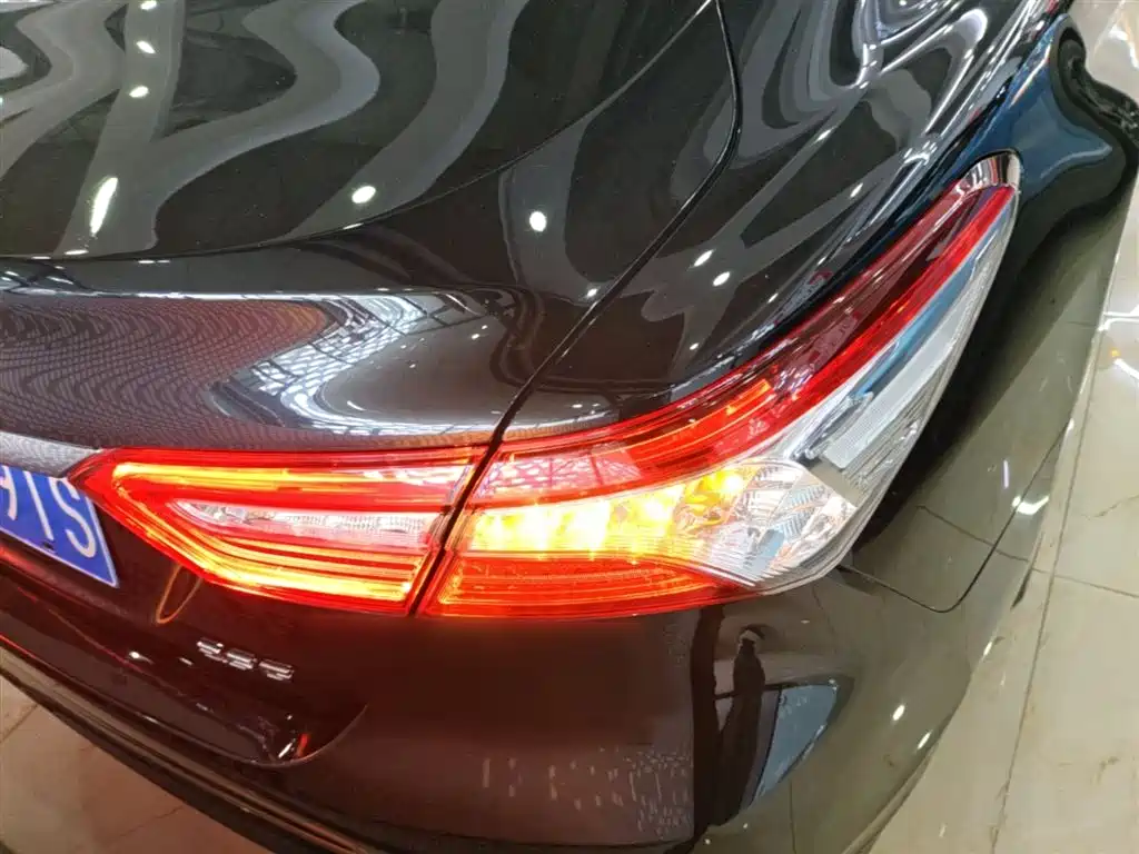 Toyota Camry 2018 2.0G Luxury Edition фото 8