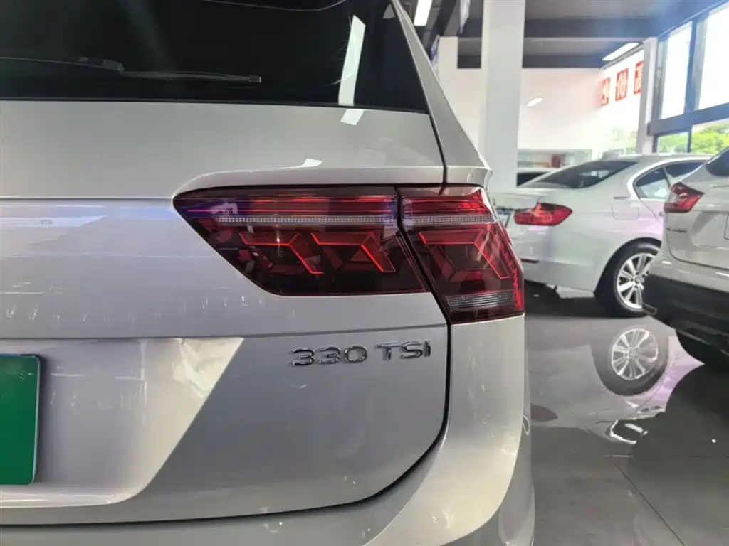 Volkswagen Tiguan L 2022 330TSI Auto 2WD R-Line Premium Edition фото 24