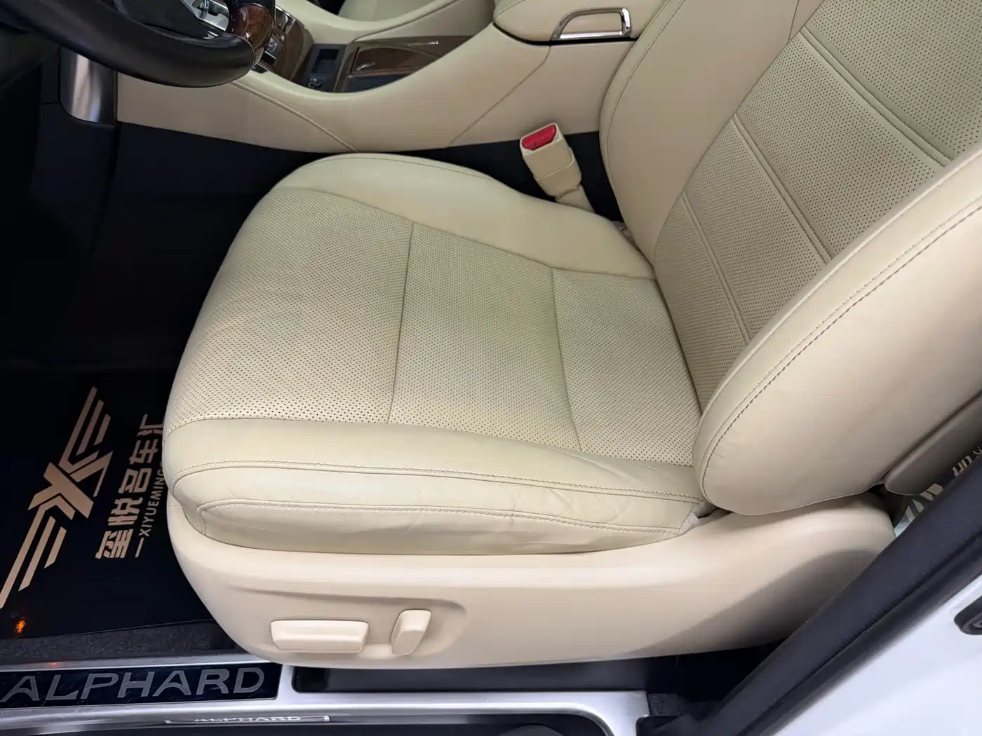 Toyota Alphard 2018 3.5L Premium фото 15