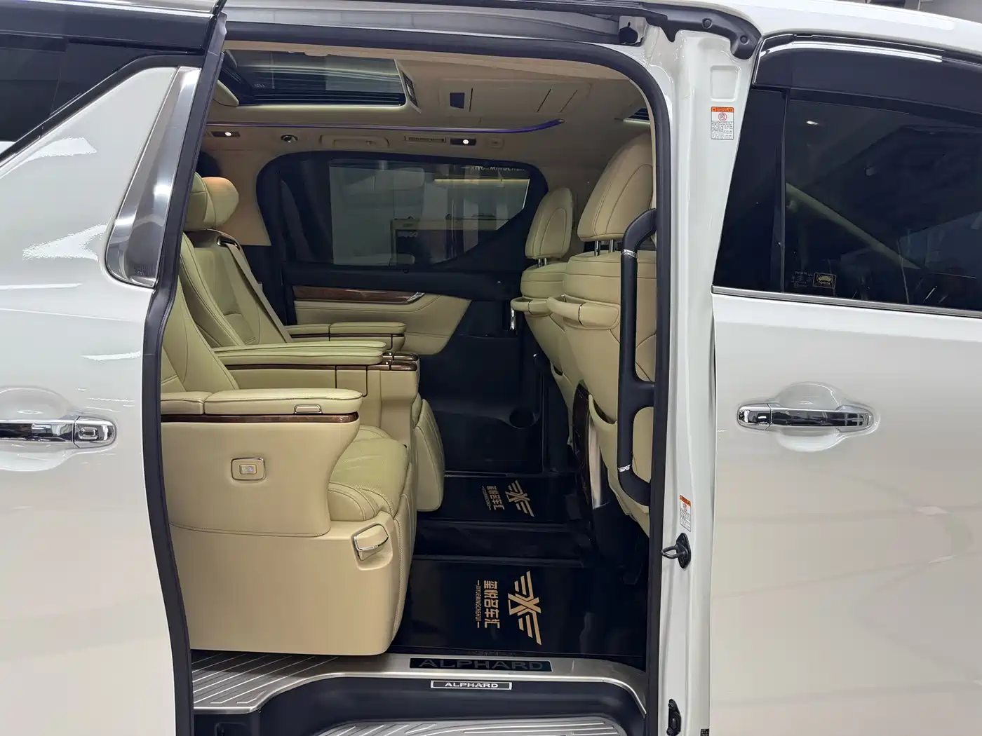 Toyota Alphard 2018 3.5L Premium фото 26