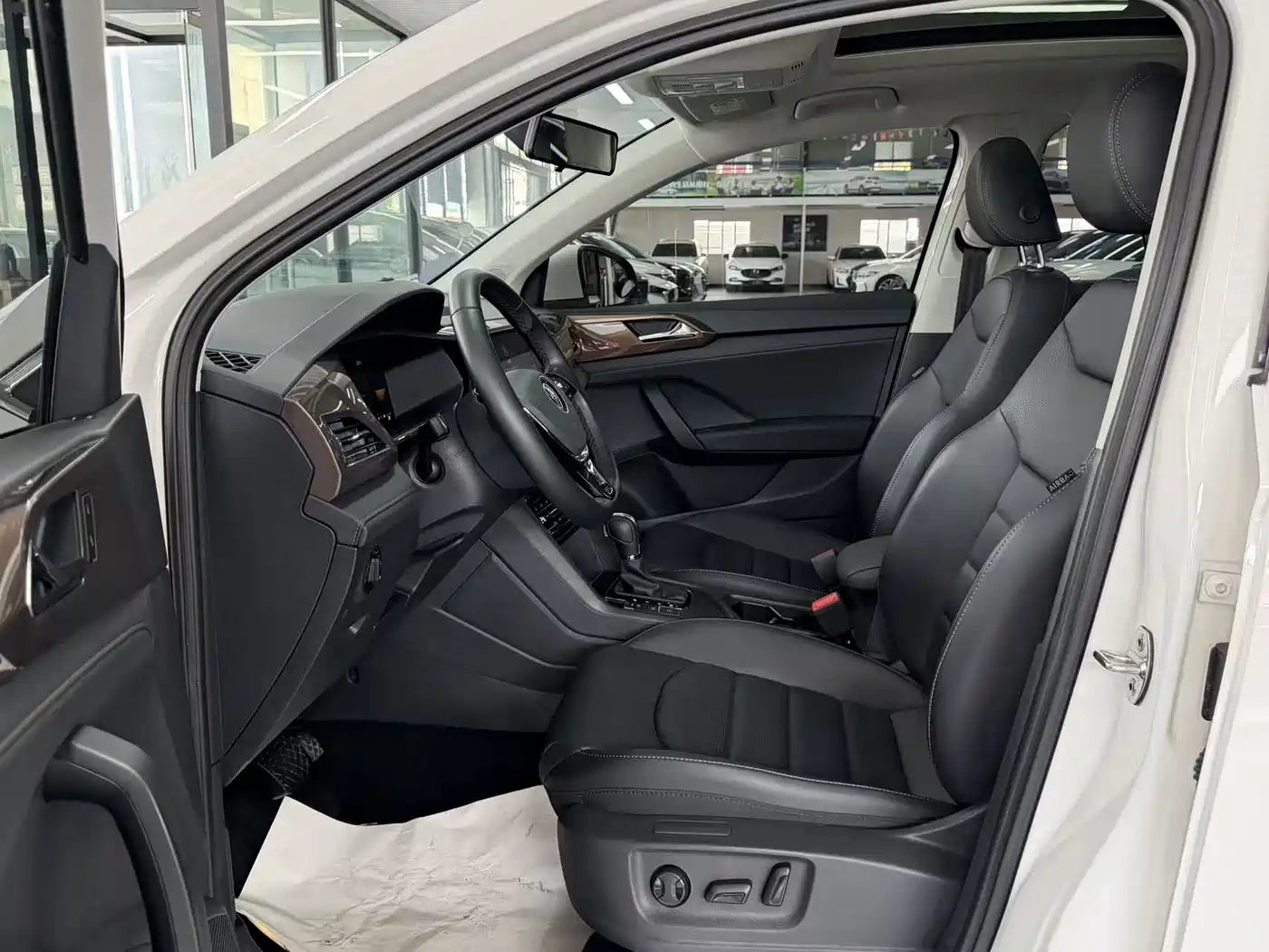 Volkswagen Tharu 2022 280TSI FWD Luxury Edition фото 8