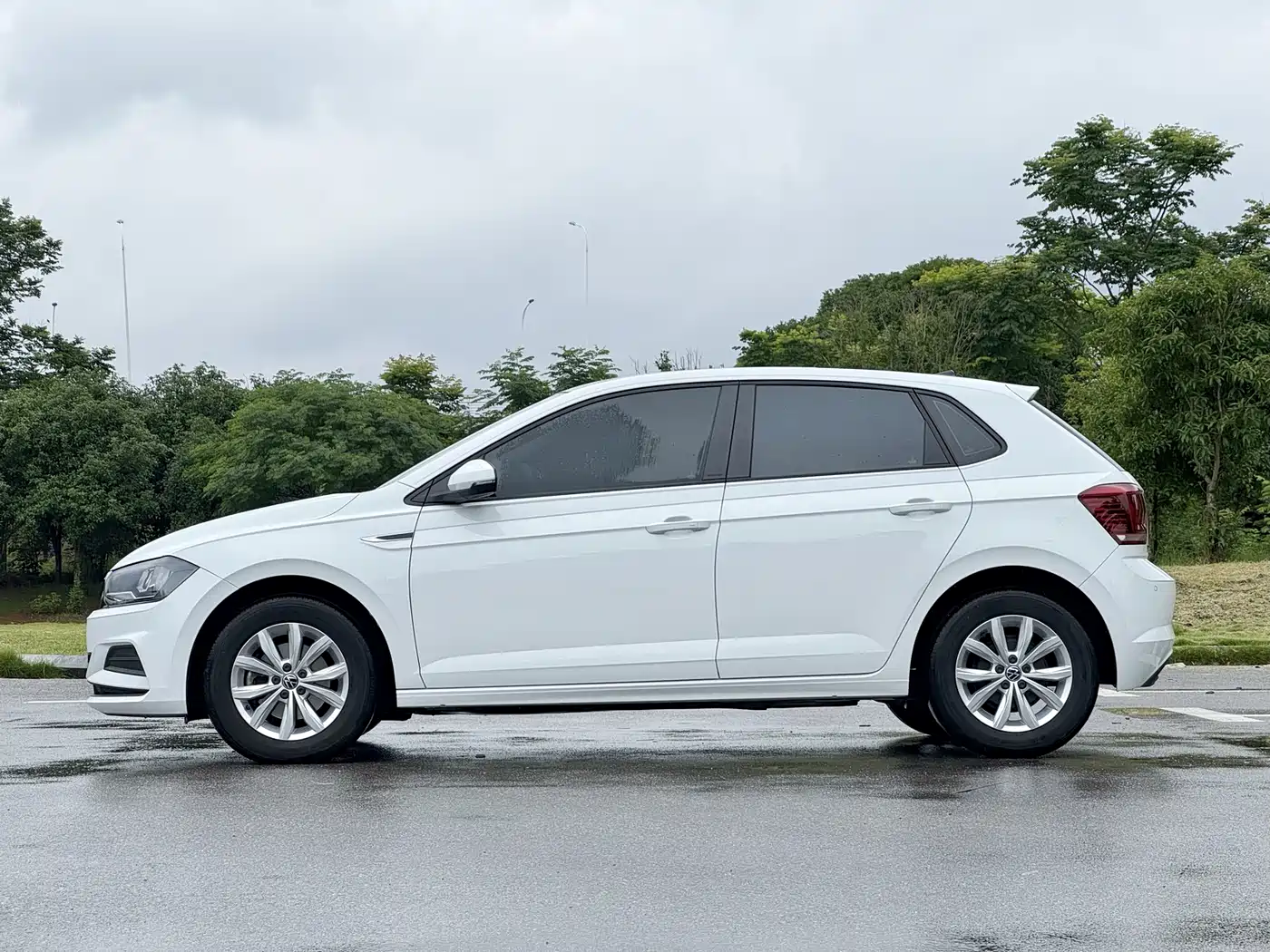 VOLKSWAGEN POLO