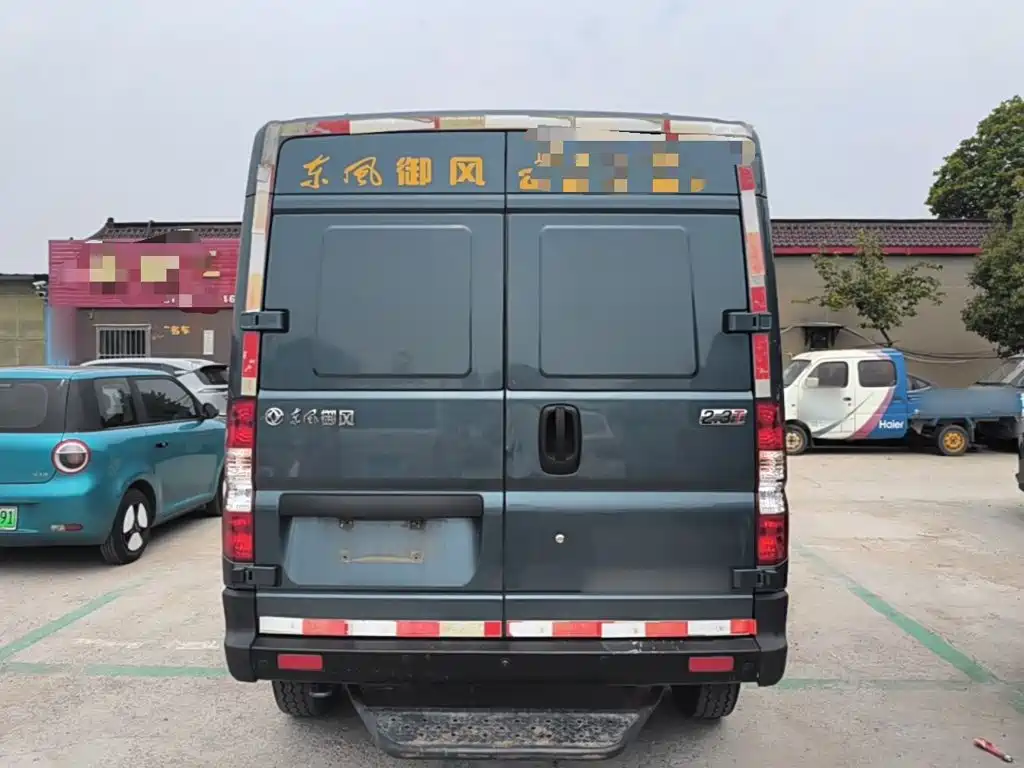Dongfeng Yufeng Yufeng 2024 2023 V9+ 2.3T Manual FWD Van Short Wheelbase Medium Roof 3 Seater