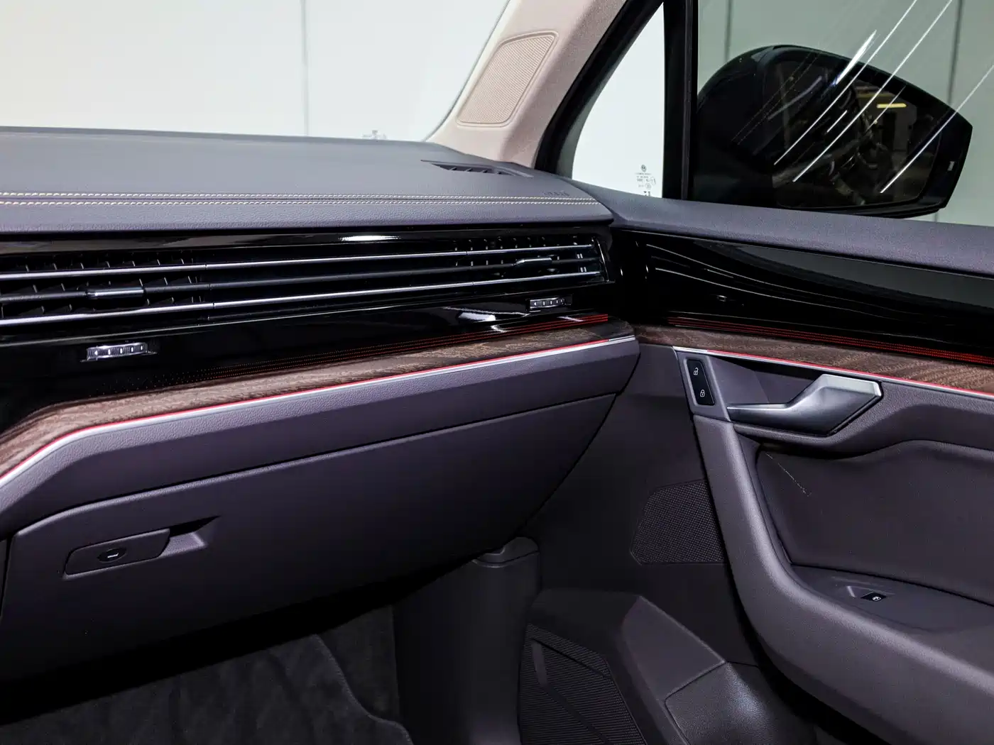 Volkswagen Touareg 2022 3.0TSI Rui Xiang Edition Classic Sport Package фото 16