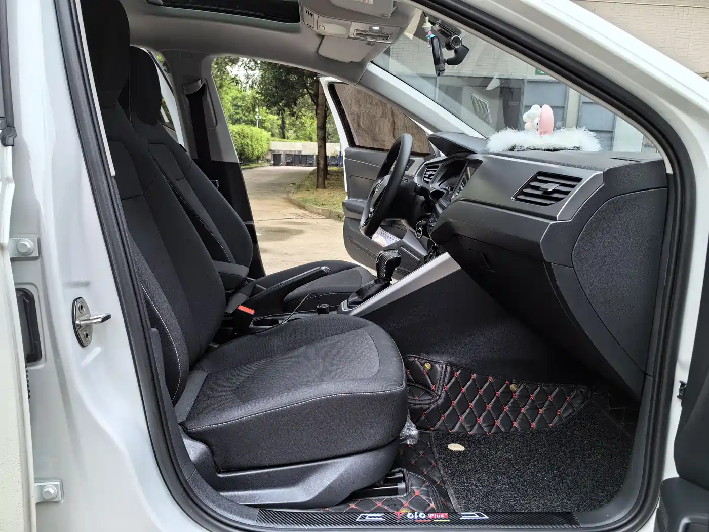 Volkswagen Polo 2019 Plus 1.5L Automatic Panorama Enjoyment Edition фото 7