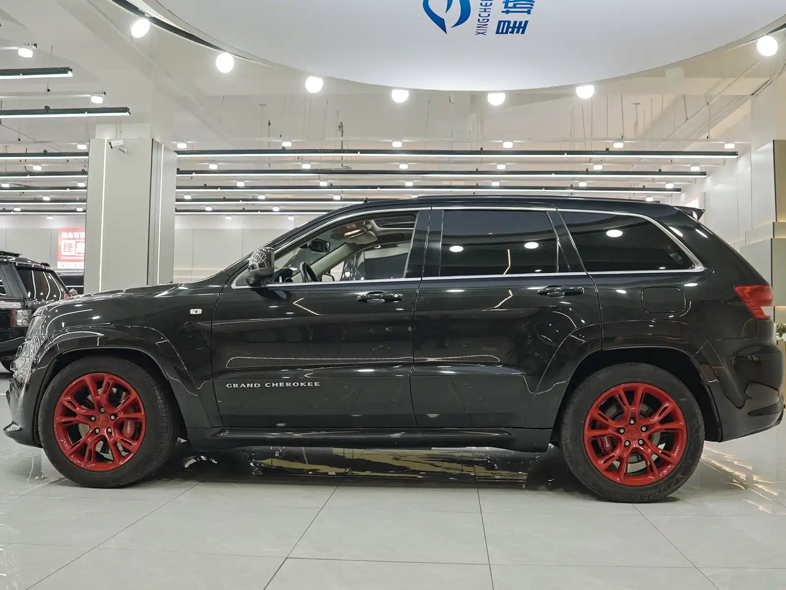 صورة 4 - Jeep Grand Cherokee SRT