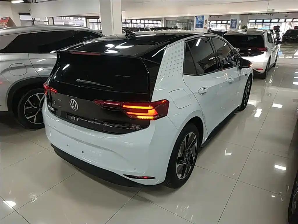 Volkswagen ID.3 2023 Upgraded Pure Intelligence Edition фото 7