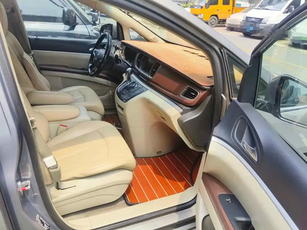 Фото 13 - Buick GL8