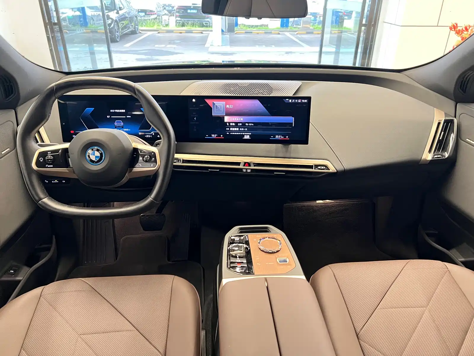 Photo 10 - BMW iX