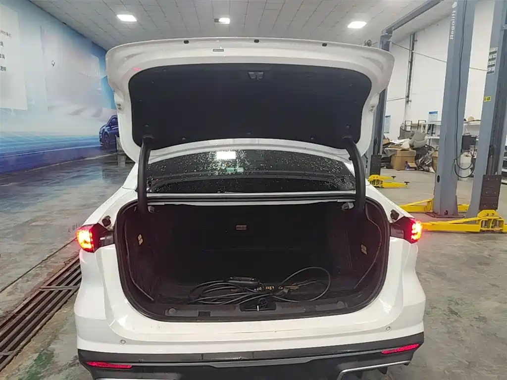 Geely Galaxy Galaxy L6 2024 125km PLUS Soaring Dragon Edition фото 19
