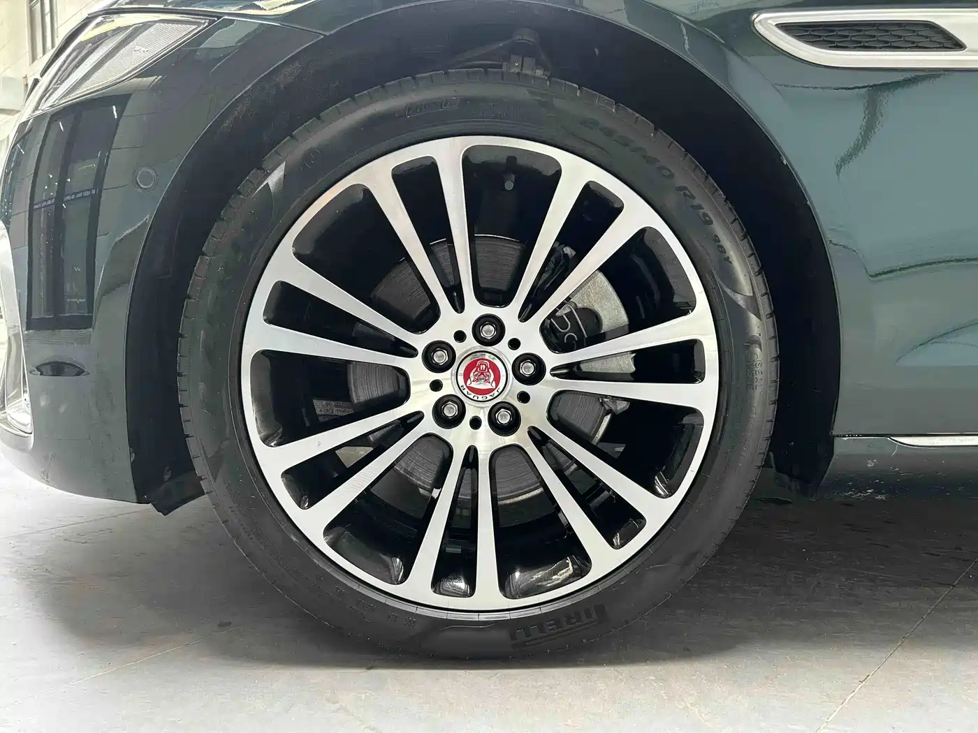 Jaguar XFL 2026 2025 2.0T P250 FWD Luxury Edition