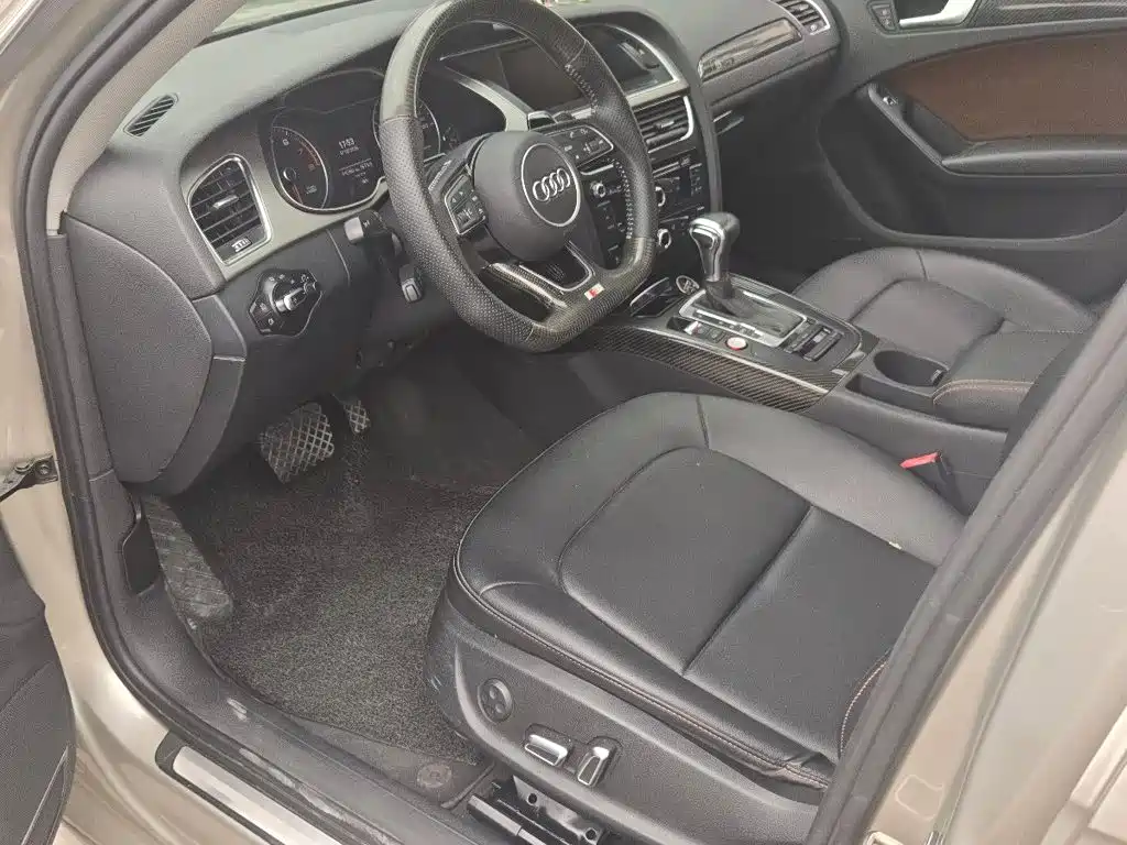 Фото 1 - Audi A4L