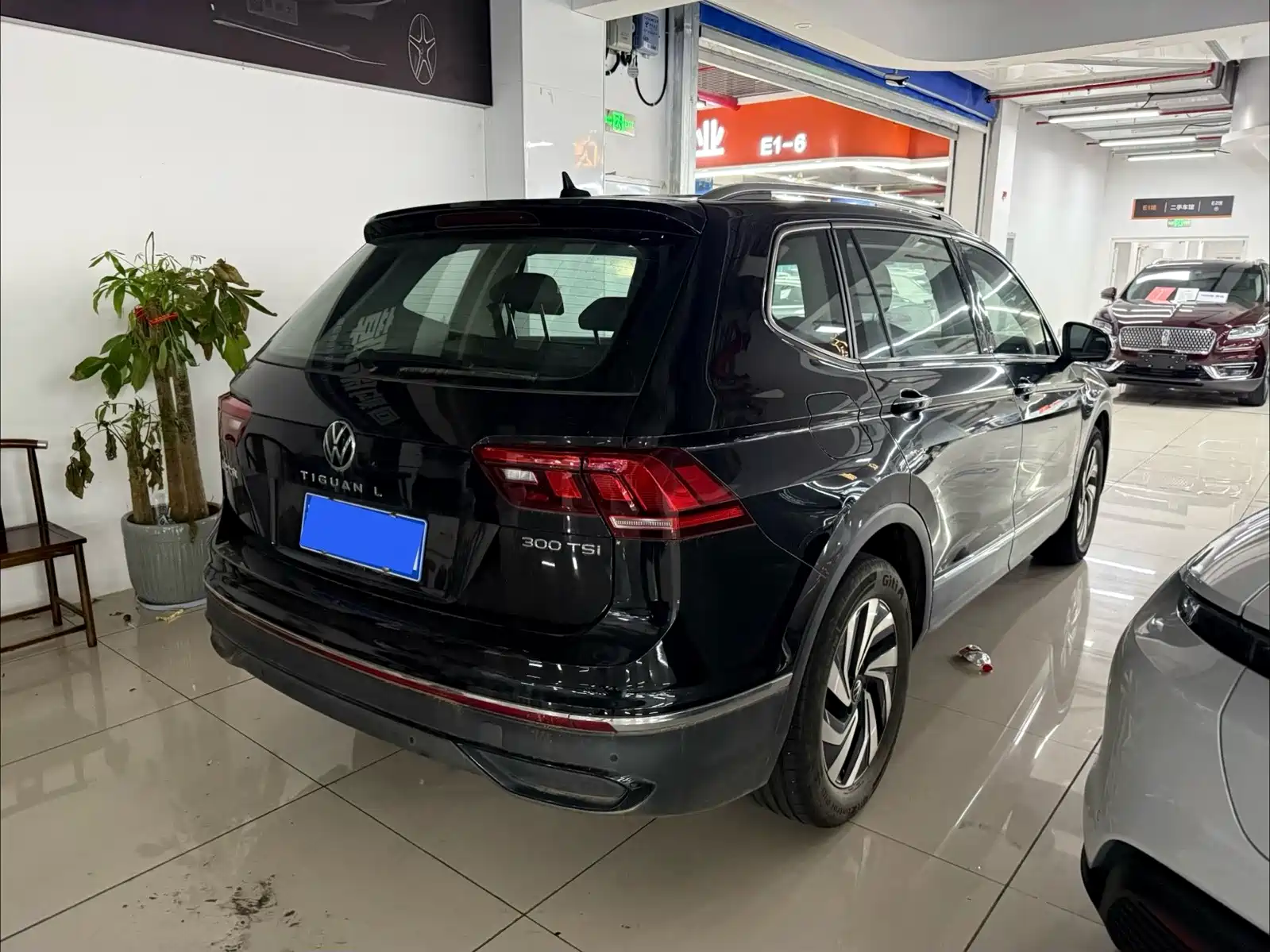 Фото 13 - Volkswagen Tiguan L