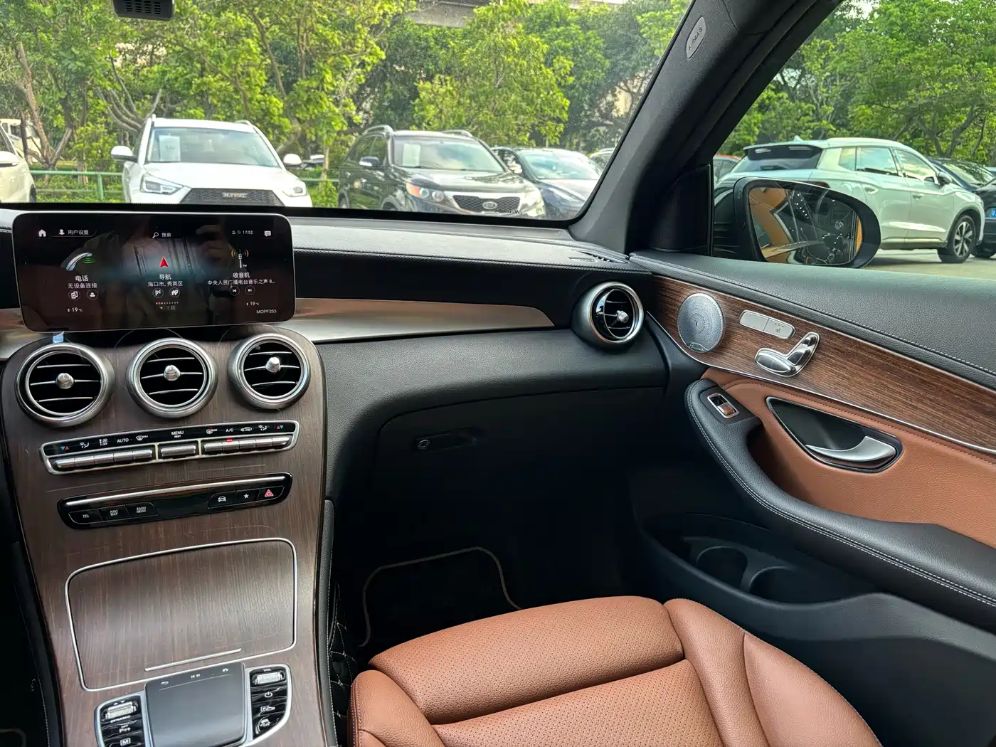 Mercedes-Benz GLC 2020 Facelift GLC 300 L 4MATIC Luxury фото 16