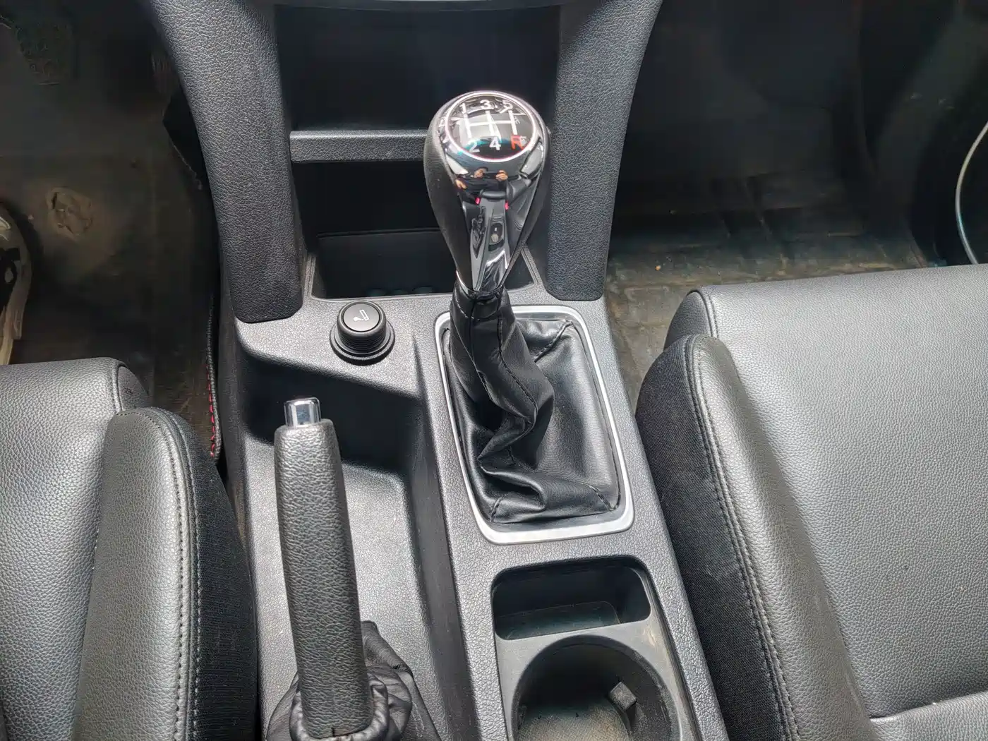 Jiangling Yuhu 5 2018 2018 2.4T Classic Diesel Manual 4WD Luxury JX4D24A5L