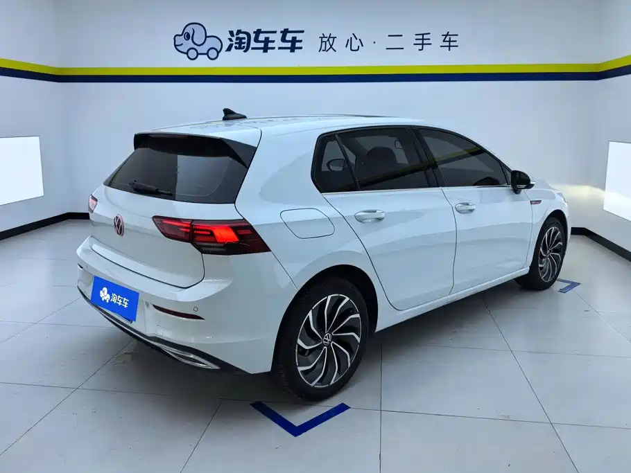 Фото 3 - Volkswagen Golf