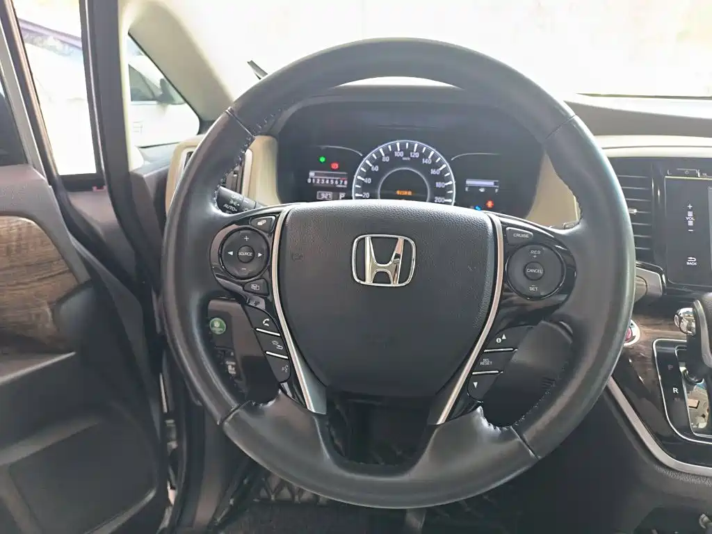 Фото 7 - Honda Odyssey