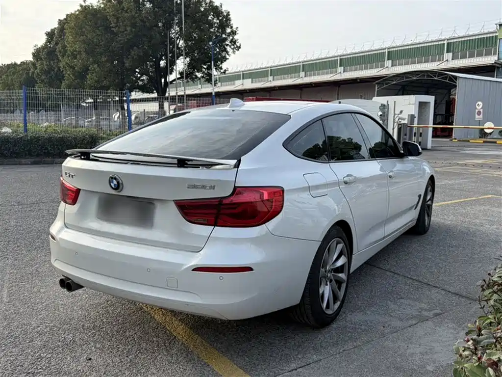 BMW 3 Series GT 2018 320i Fashion фото 7