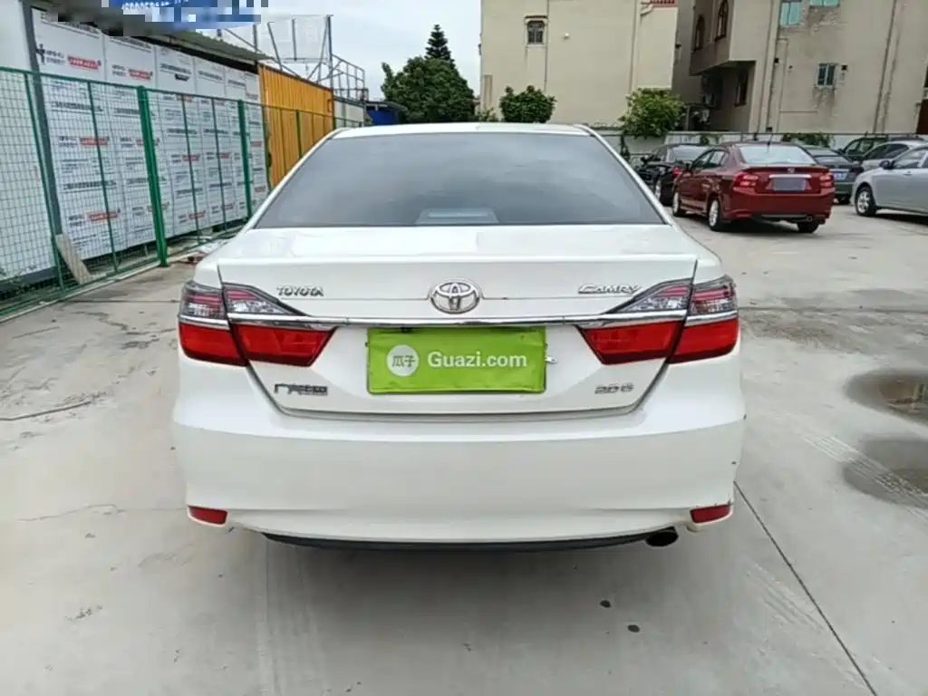 Фото 4 - Toyota Camry