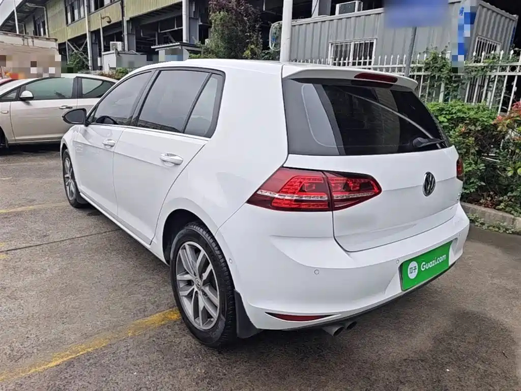 Volkswagen Golf 2017 230TSI Auto Luxury Millionth Anniversary Edition фото 23