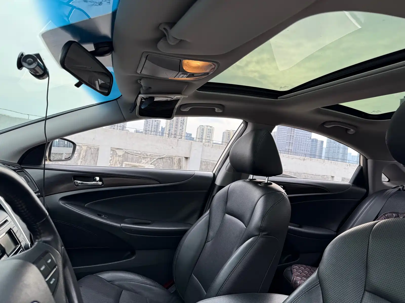 Photo 9 - Hyundai Sonata