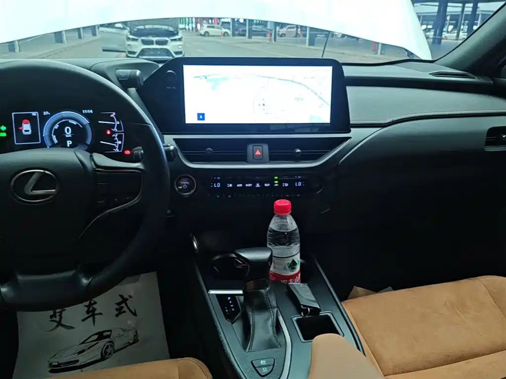Lexus UX 2022 260h Explore Edition фото 13
