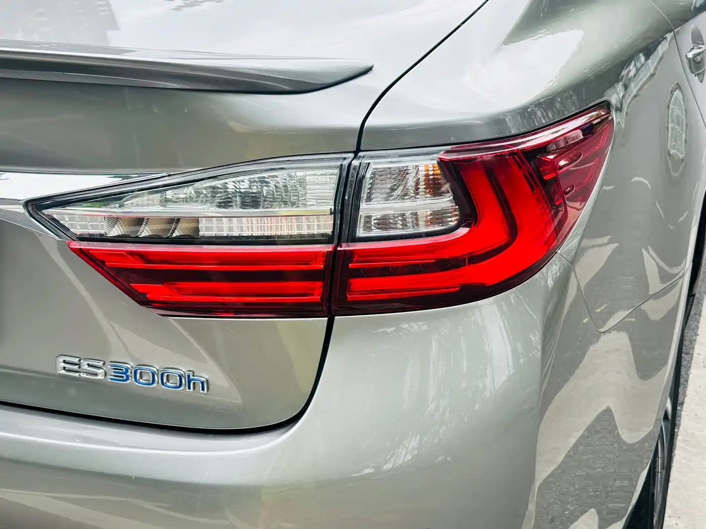 Lexus ES 2015 300h Comfort Edition фото 11