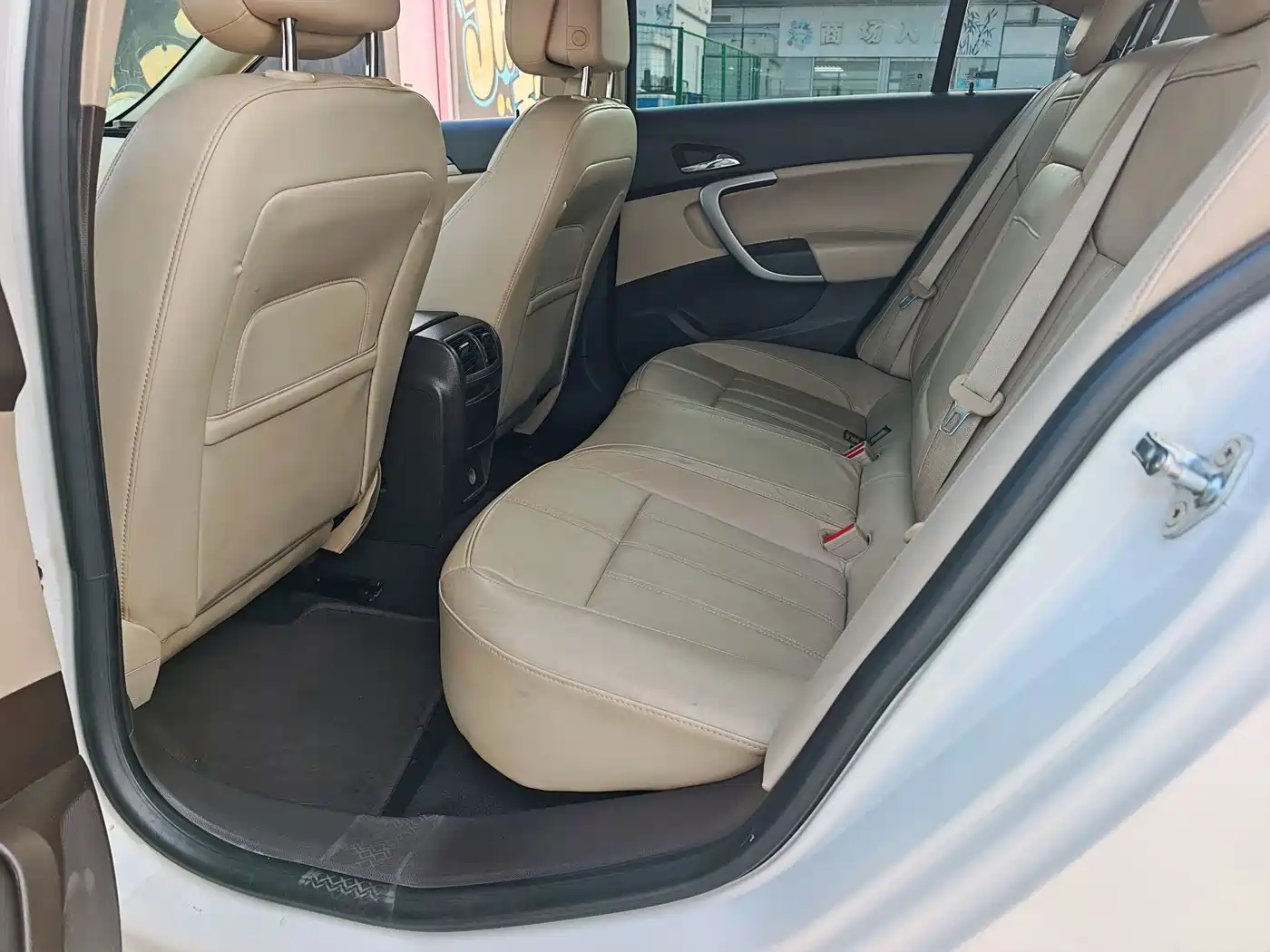 Photo 9 - Buick Regal
