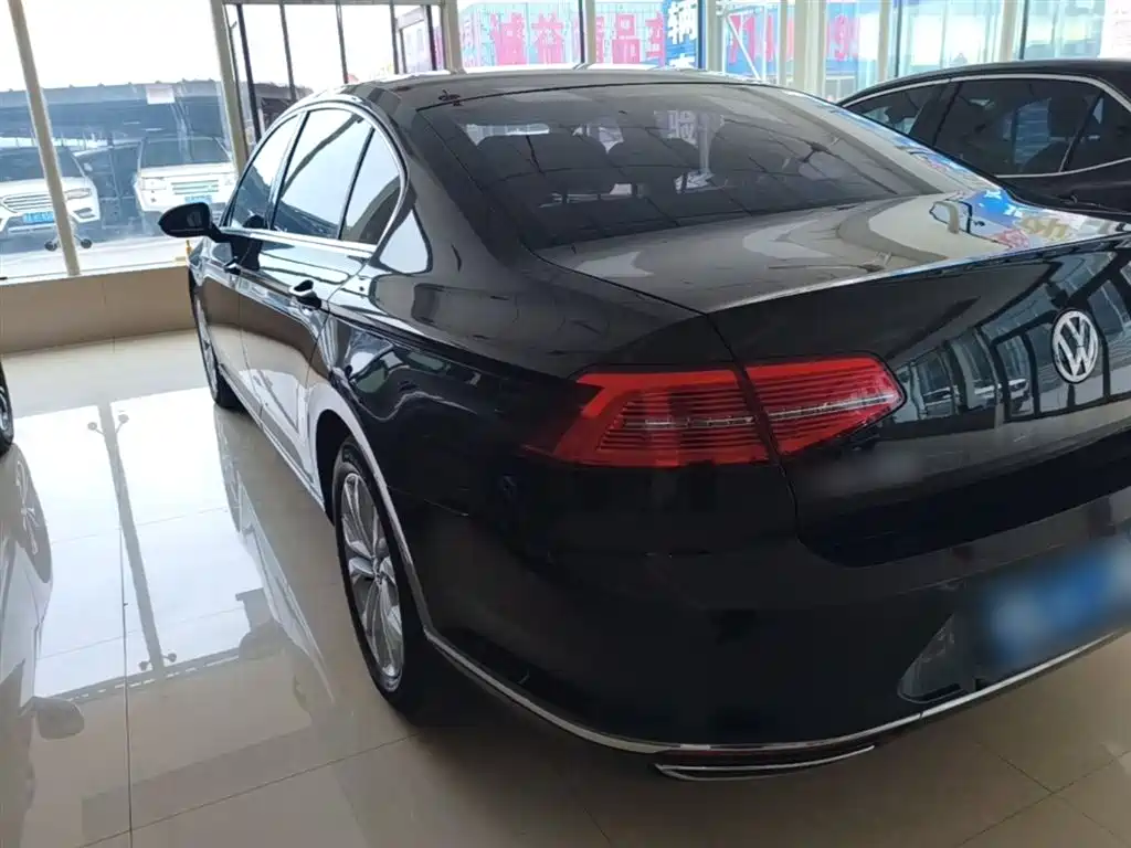 Volkswagen Magotan 2017 330TSI DSG Luxury фото 5
