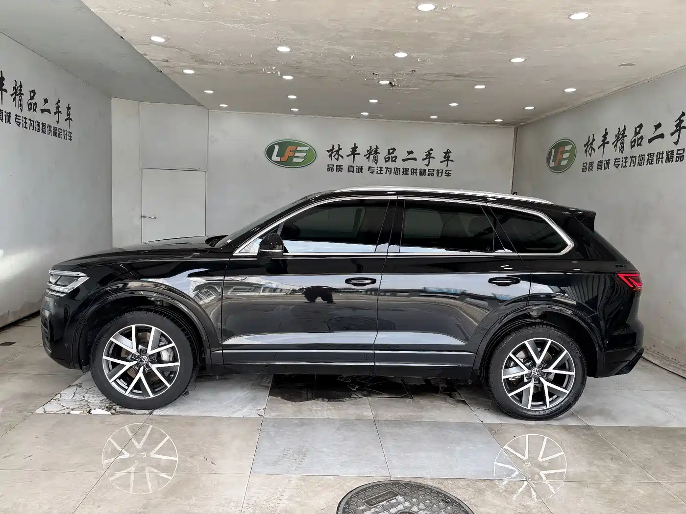 Volkswagen Touareg 2025 2023 3.0TSI R-Line Classic Sports Package