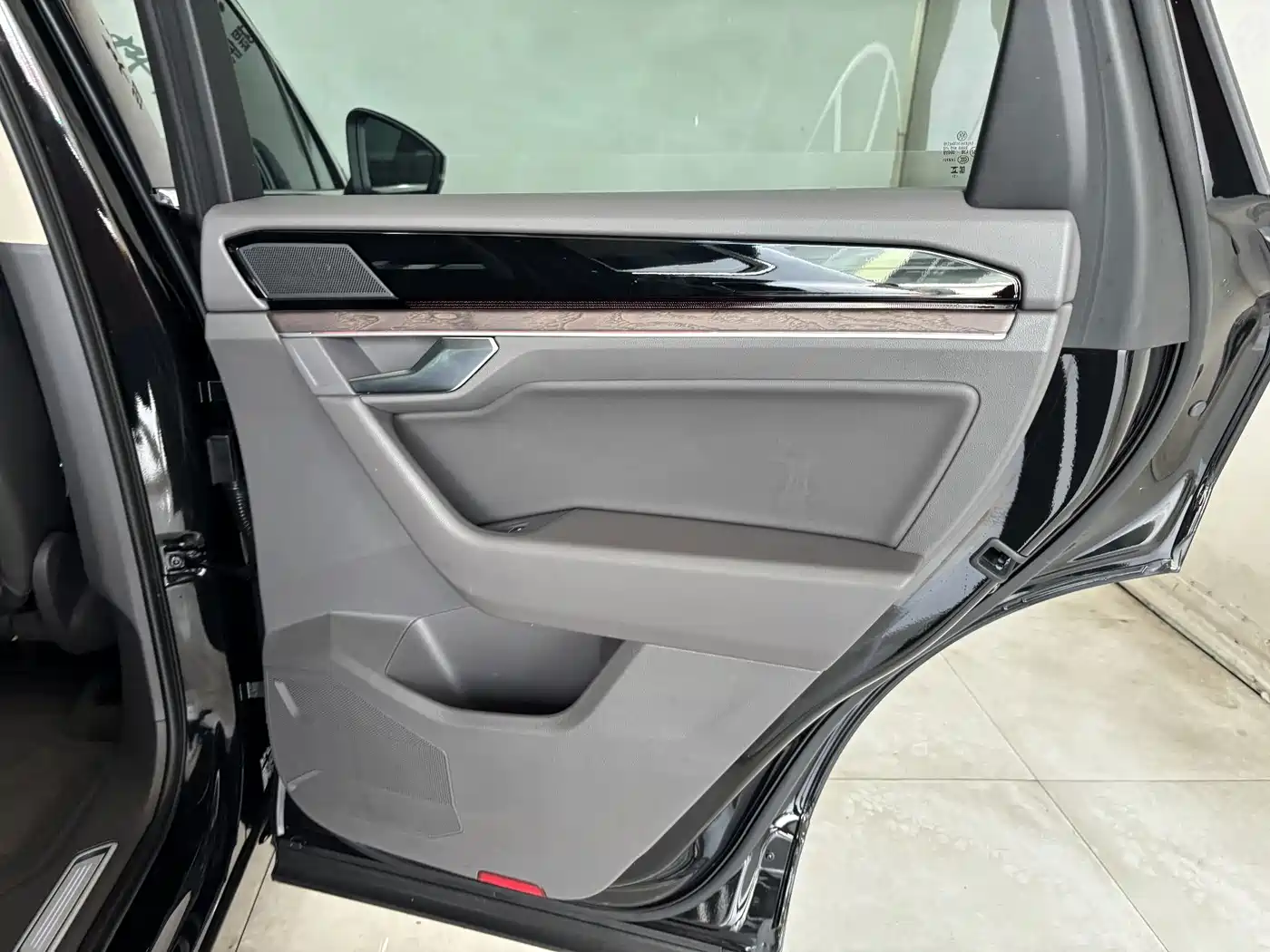 Volkswagen Touareg 2025 2023 3.0TSI R-Line Classic Sports Package