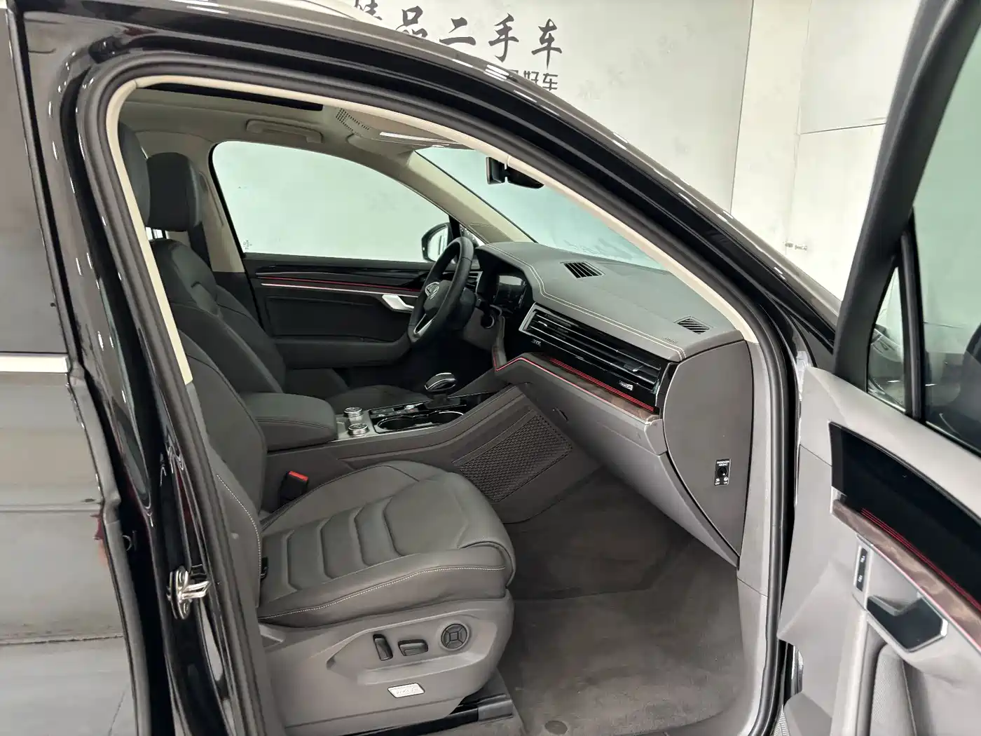 Volkswagen Touareg 2025 2023 3.0TSI R-Line Classic Sports Package